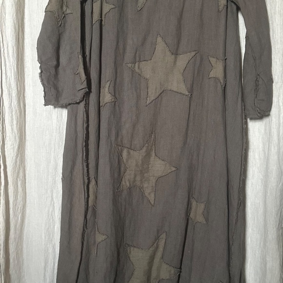 Magnolia Pearl Cassiel Linen Star Applique Distressed Dress - CLAY - Picture 6 of 6